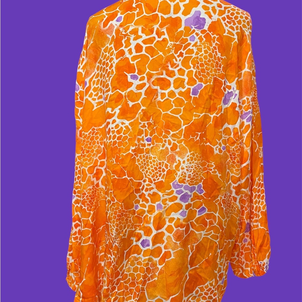 Beautiful vibrant button down - Picture 5 of 5